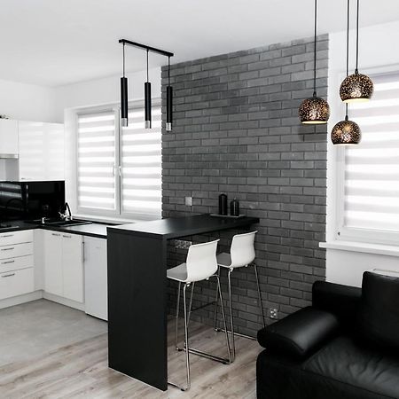Apartament Z Lozem Malzenskim - Bezplatny Parking Poznań Exteriör bild