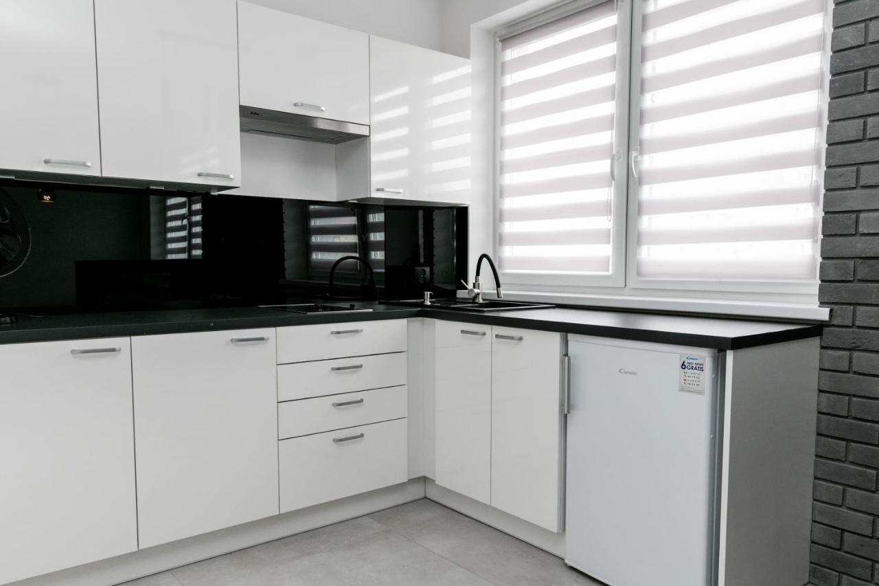 Apartament Z Lozem Malzenskim - Bezplatny Parking Poznań Exteriör bild