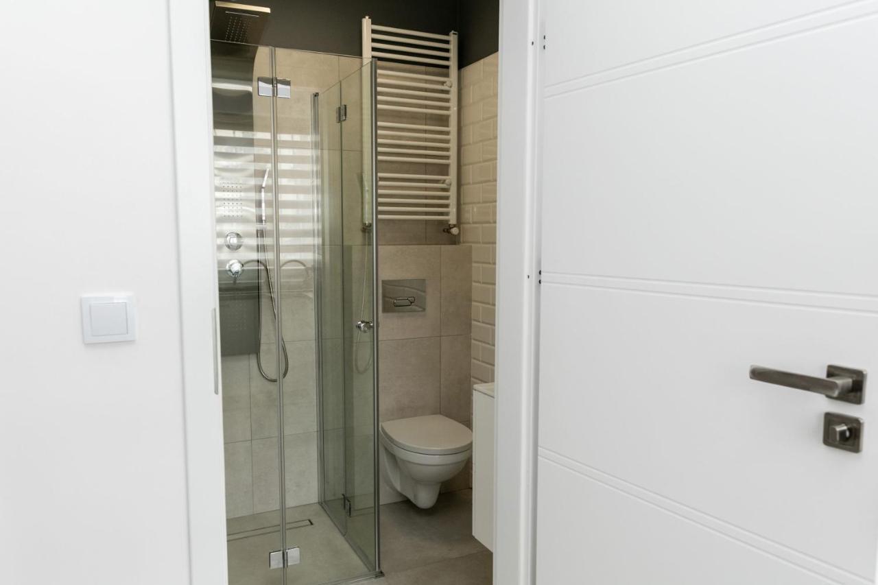 Apartament Z Lozem Malzenskim - Bezplatny Parking Poznań Exteriör bild
