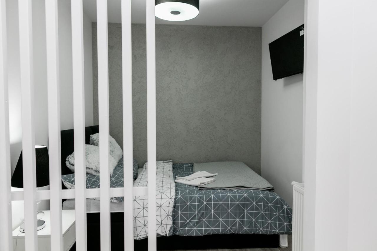 Apartament Z Lozem Malzenskim - Bezplatny Parking Poznań Exteriör bild