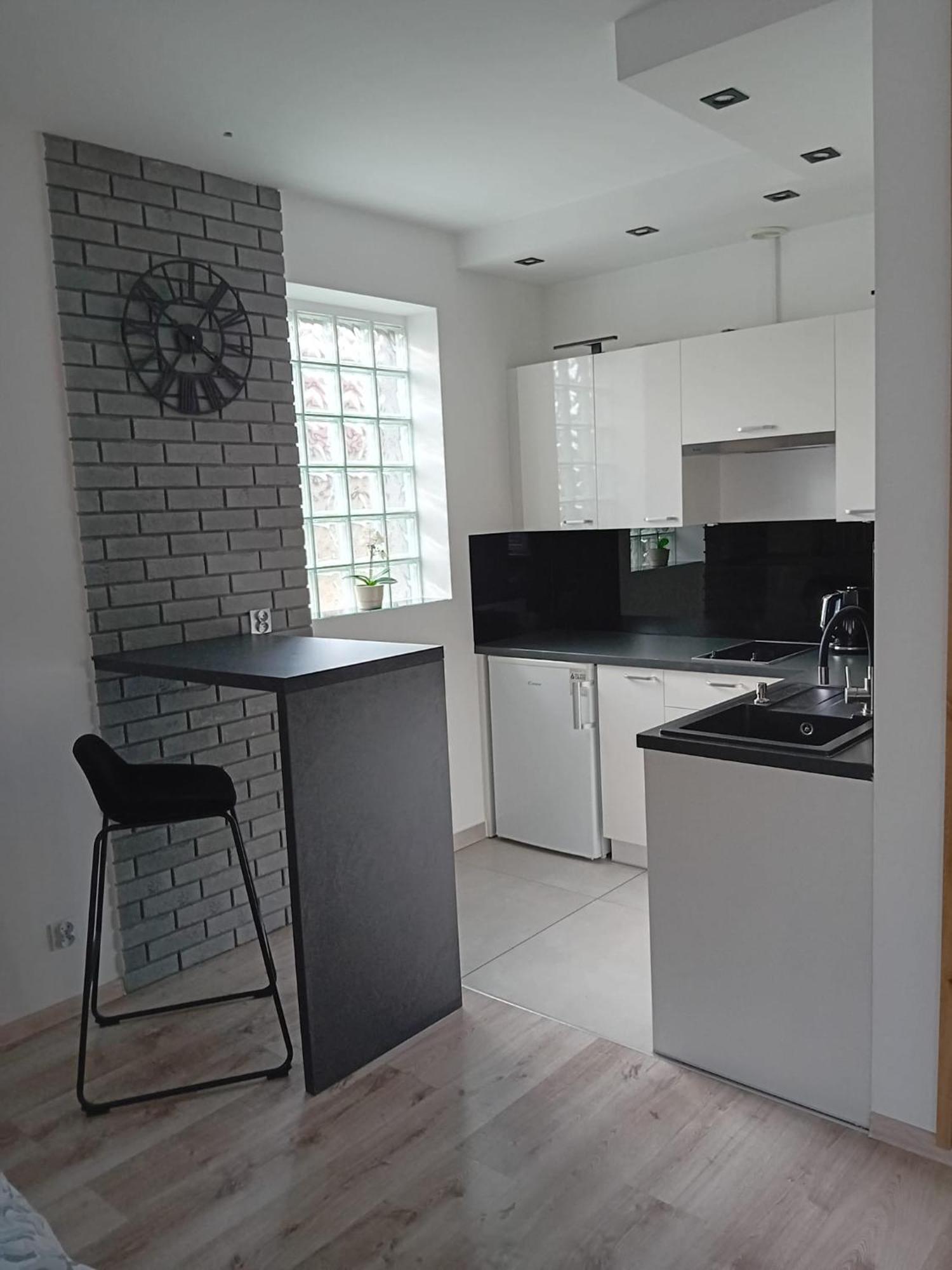 Apartament Z Lozem Malzenskim - Bezplatny Parking Poznań Exteriör bild